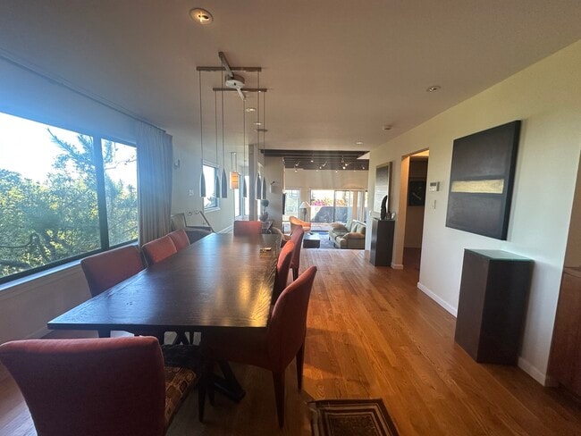 Building Photo - 304 Twin Peaks Blvd