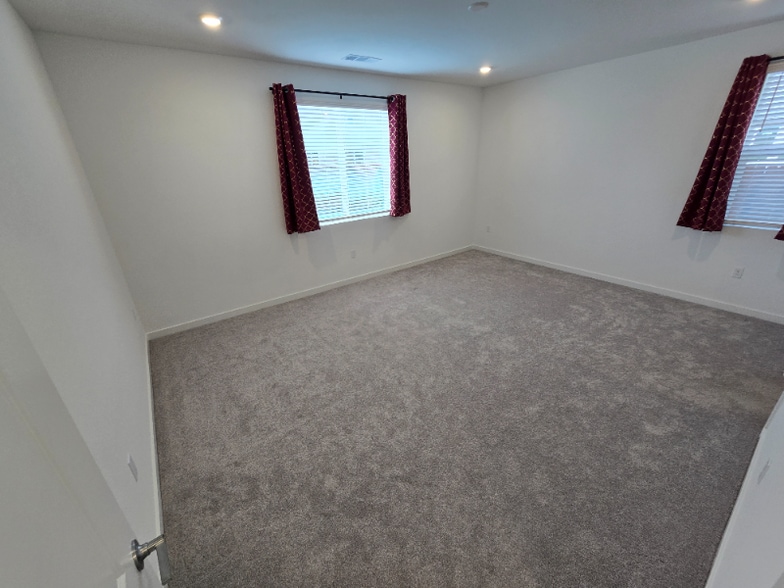 Building Photo - 1743 Shingle Ave