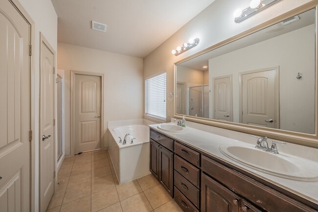Building Photo - 12713 Diamond Peak Dr