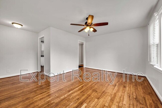 Building Photo - 7119 1st Ave S