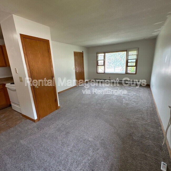 Building Photo - 4615 Tyler St NE