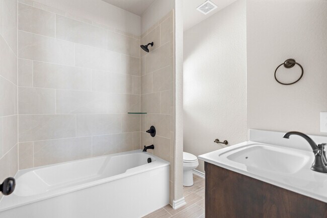 Building Photo - 602 Dred Roger Circle