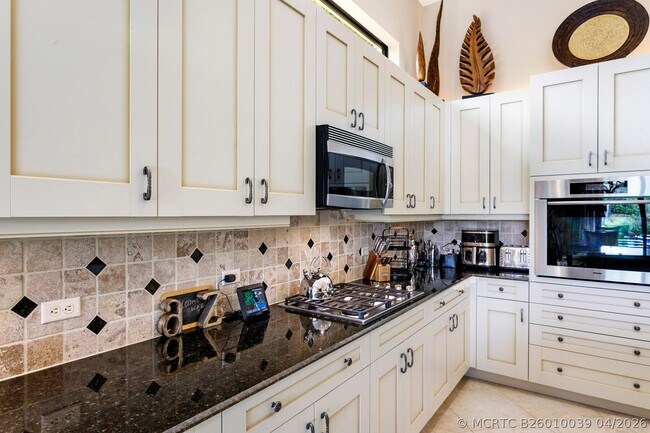 Building Photo - 6700 Fox Hollow Dr