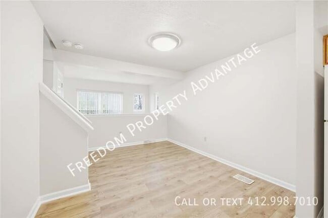 Building Photo - 137 Freeland St