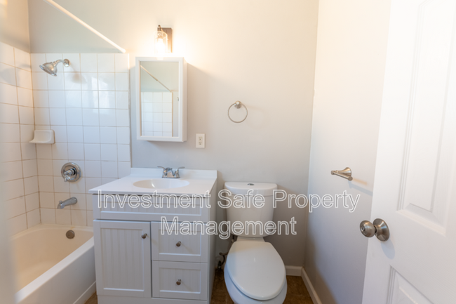 Building Photo - 821 39th St