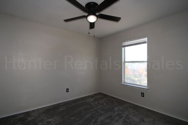 Building Photo - Updated Beauty! A Must See!