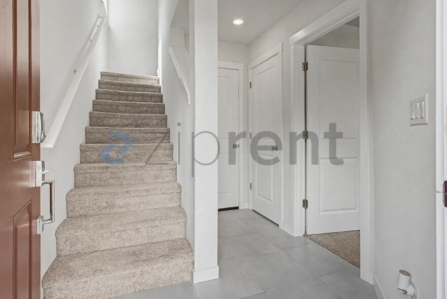 Building Photo - Unit