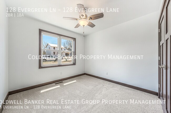 Building Photo - 128 Evergreen Ln