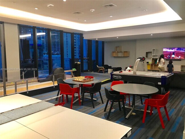 Building Photo - 1010 Brickell Ave