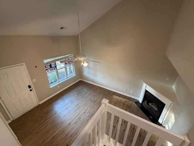 Building Photo - Beautiful 3-bedroom, 2.5-bathroom townhome