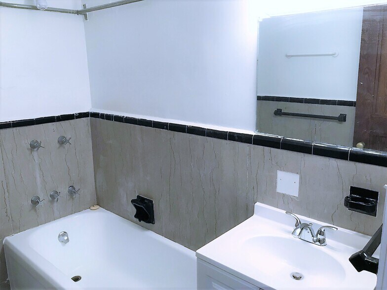 Building Photo - 73 Westland Ave