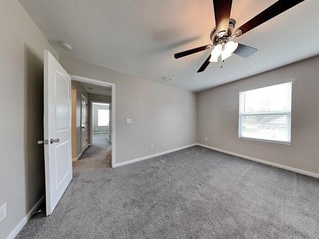Building Photo - Spacious 4-Bedroom Home in Crystal Lakes ?...