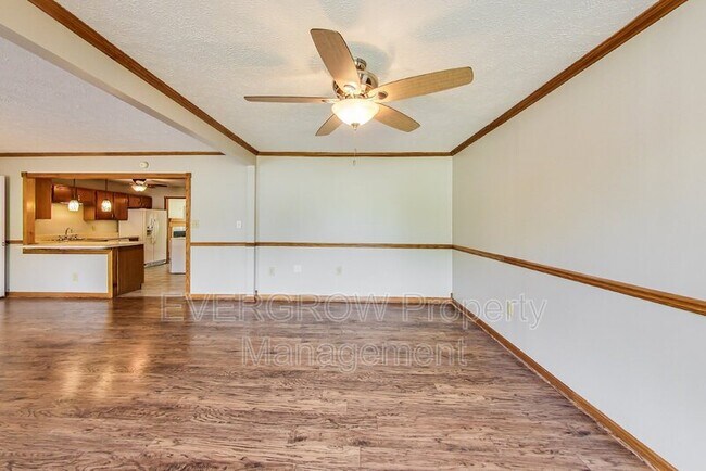 Building Photo - 205 Mooreland Dr