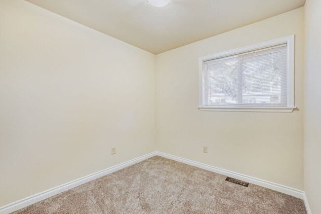 Building Photo - Freshly Updated Shoreline Home with New Carpet, Hardwood Floors & Private Yard
