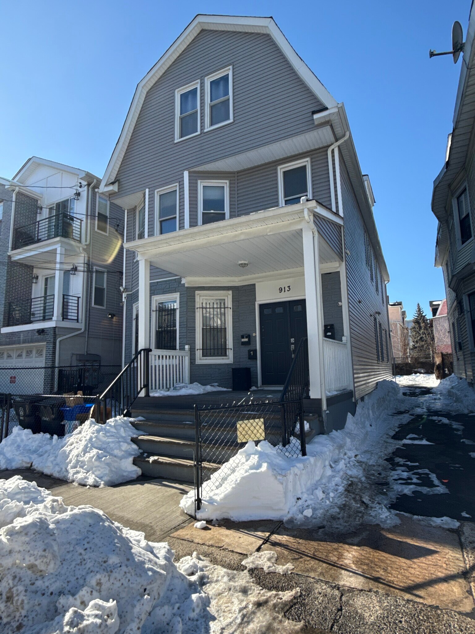 Building Photo - 913 S 18th St