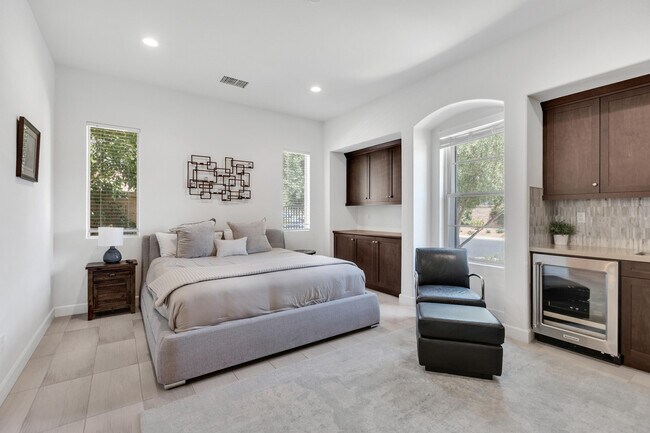 Building Photo - 81805 Four Seasons Pl