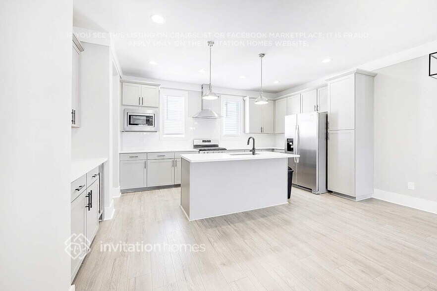 Building Photo - 647 Vernon Ave