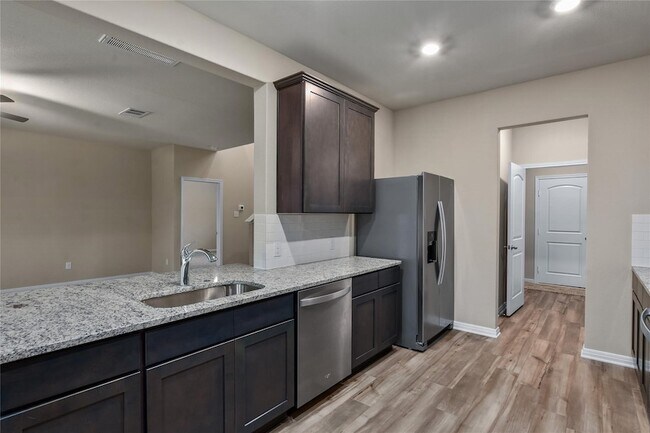 Building Photo - 290 Moonstone Way