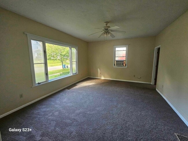 Building Photo - Kent 2-bedroom 1 bath house for rent