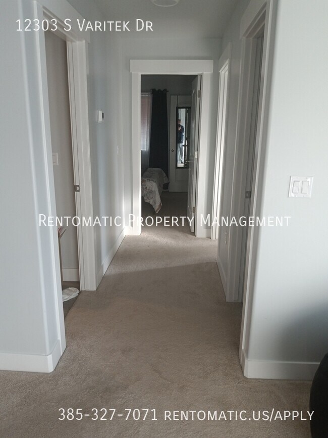 Building Photo - 12303 S Varitek Dr