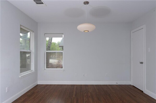 Building Photo - 1408 W 51st St