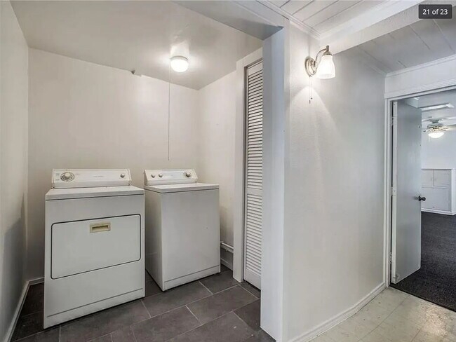 Building Photo - Darling 5 bedroom Home Near TCU. Available for 2026-2027!