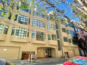 Building Photo - Contemporary, Light Filled Condo w/Garage ...