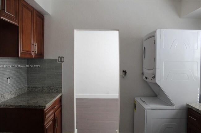 Building Photo - 1820 Dewey St