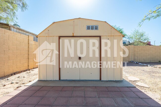 Building Photo - Cozy Home with No HOA and a Large NO Maintenance Backyard
