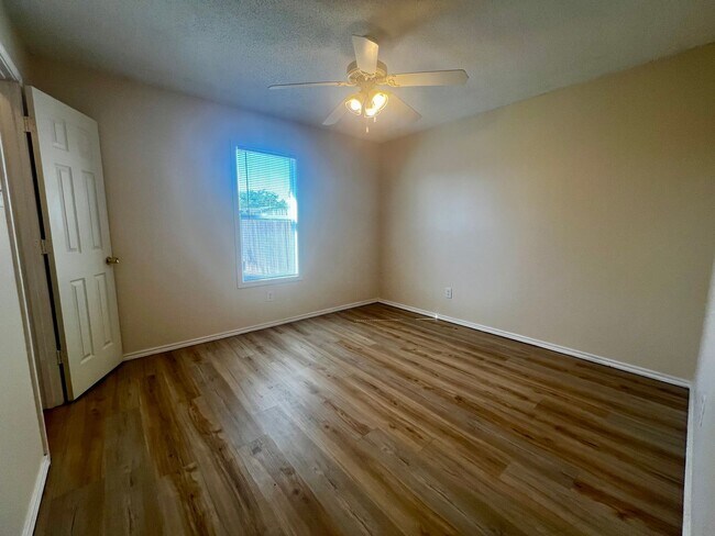 Building Photo - 2403 87th St