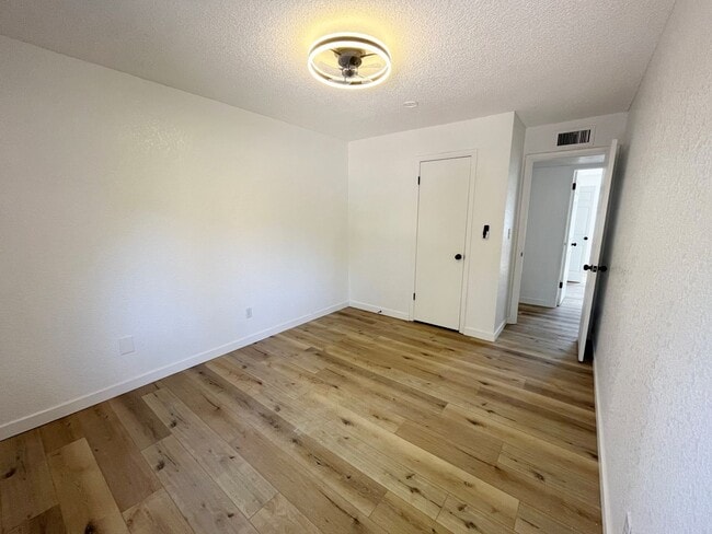 Building Photo - HOUSE - VILLAGE OF OAK CREEK