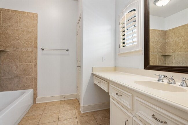 Building Photo - 4523 Maple St