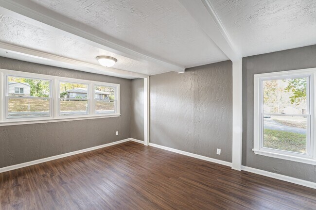 Building Photo - Charming 2 Bedroom Home in KCK! First Month Rent Free!