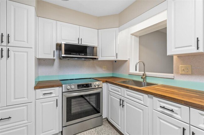 Building Photo - 2700 67th St N