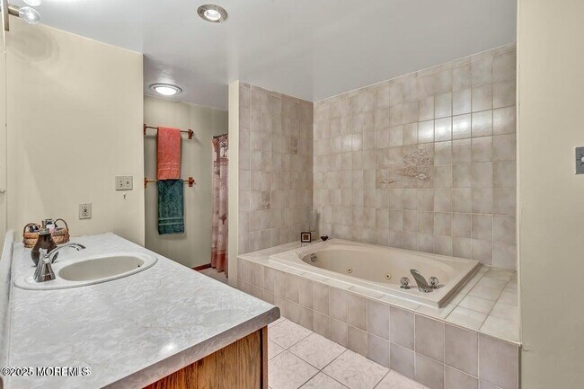 Building Photo - 718 E Veterans Hwy