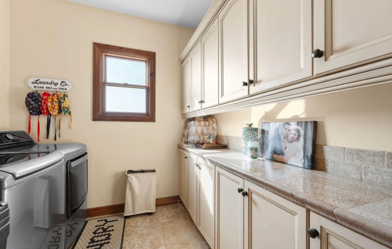 Building Photo - 710 Hilltop Vista Rd