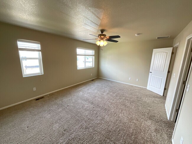 Building Photo - 3 Bedroom Townhome Available Near Hancock ...