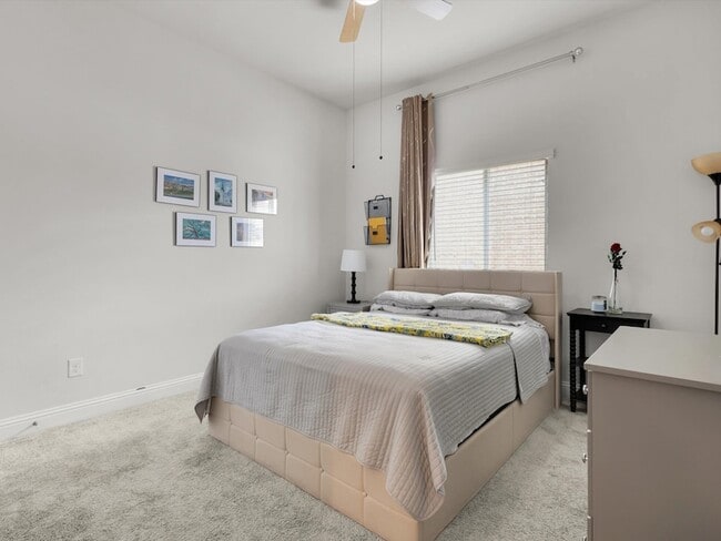 Building Photo - 439 Montrose Dr