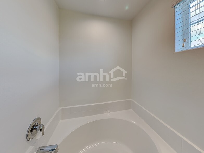 Building Photo - 19315 21st Ave Ct E