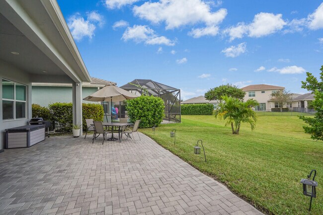 Building Photo - 16074 Whippoorwill Cir