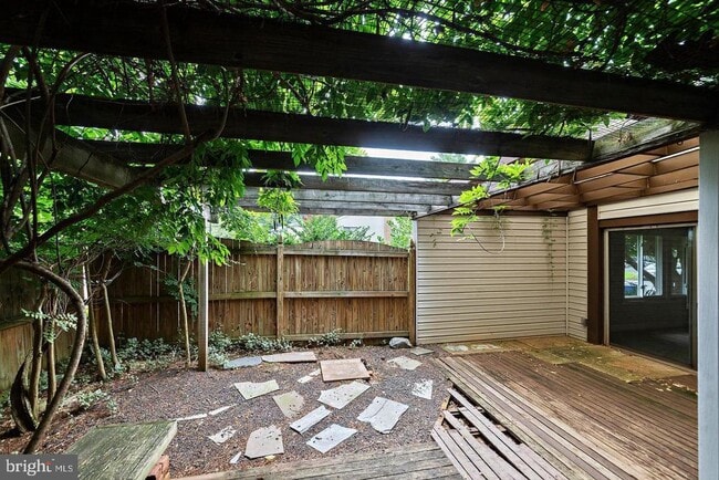 Building Photo - 511 Avondale Dr