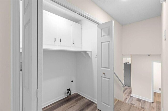 Building Photo - 2250 Ridge Forest Dr