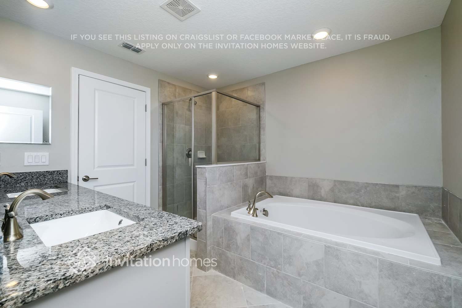 Building Photo - 2851 Coach Manors Way