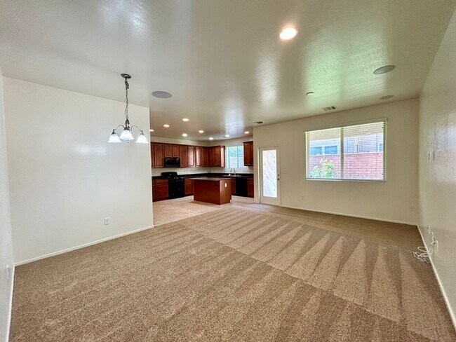 Building Photo - Carry Over Showing: This property has been...