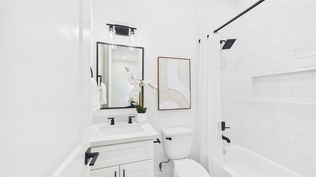 Building Photo - 2417 Harrington St