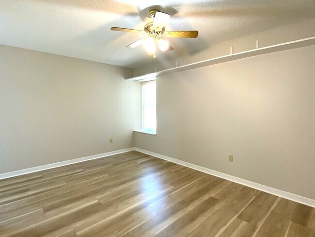 Building Photo - Two Bedroom Pelican BayTownhome