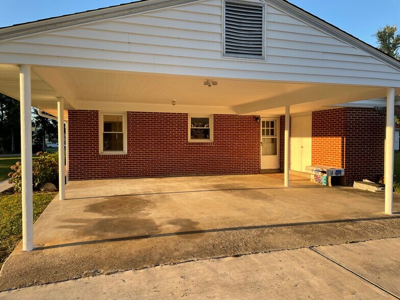 Building Photo - 243 9th Ave