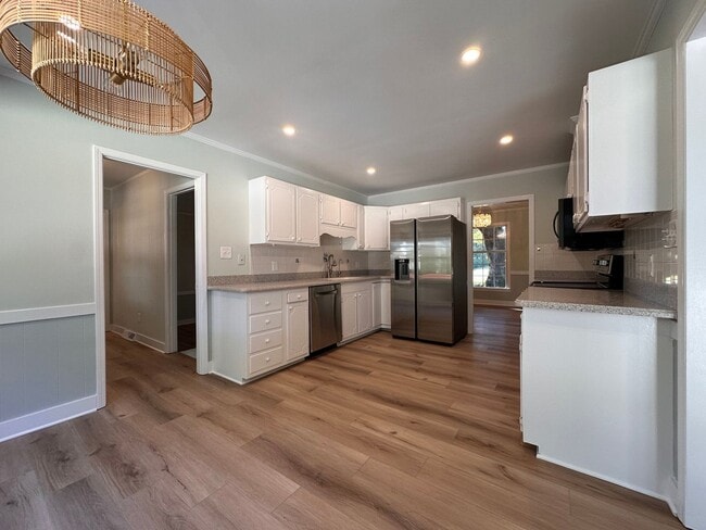 Building Photo - Home on High Tide