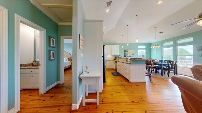 Building Photo - 1121 Blue Water Dr