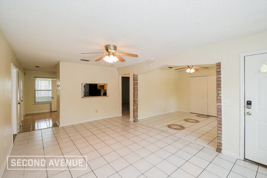 Building Photo - 7610 Bronson Ln
